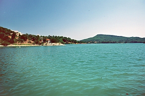 Am kleinen Stausee