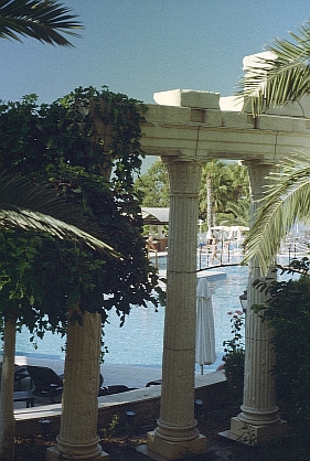Thalia Beach Resort, Tempelruine